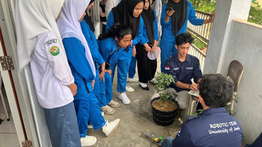 FST UNJA Gelar Pelatihan IoT untuk Mendukung Pertanian Modern di SMK